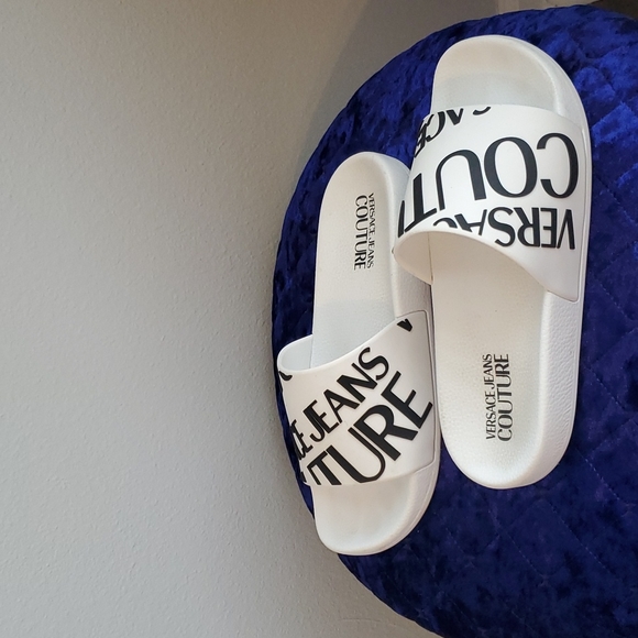 Authentic Versace Pool Slides - Picture 5 of 12